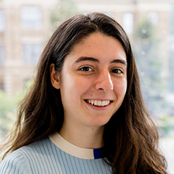 Lauren Altomare headshot