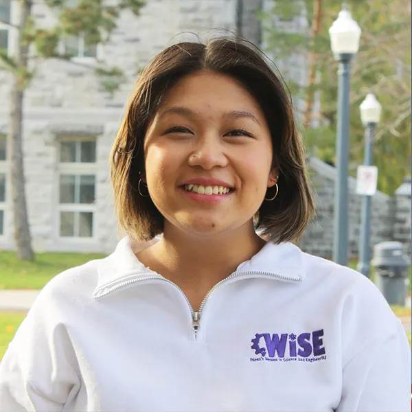 Portrait photo of 2021 scholarship recipient  Dalena Vo