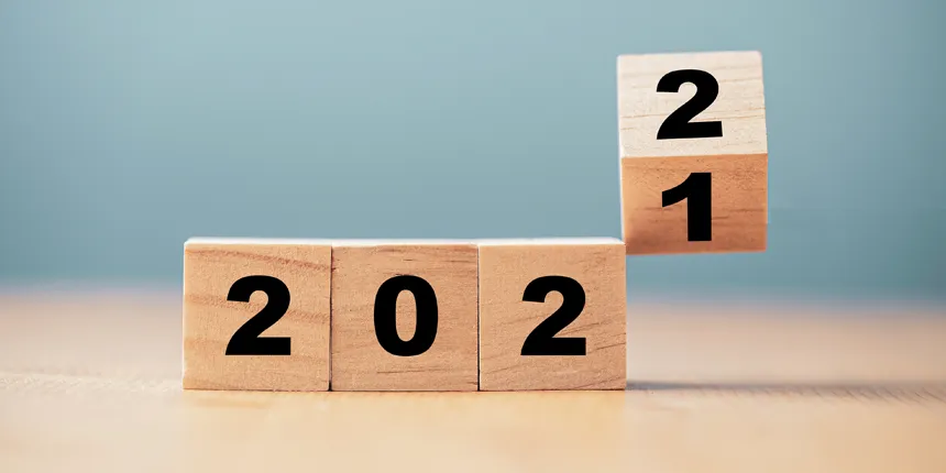 Flipping of wooden cube block for change 2021 to 2022 year