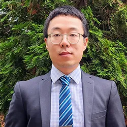 Wayne Qin Headshot